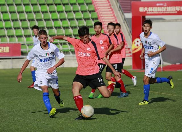  国际米兰青训小将首秀造点  